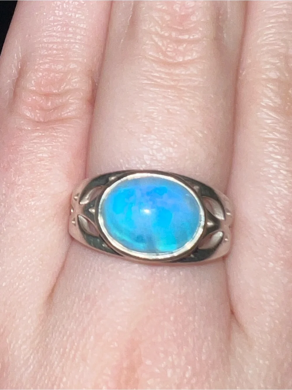 925 Sterling Silver Rainbow Moonstone Size 7 Oval Blue Cabochon Bezel Set